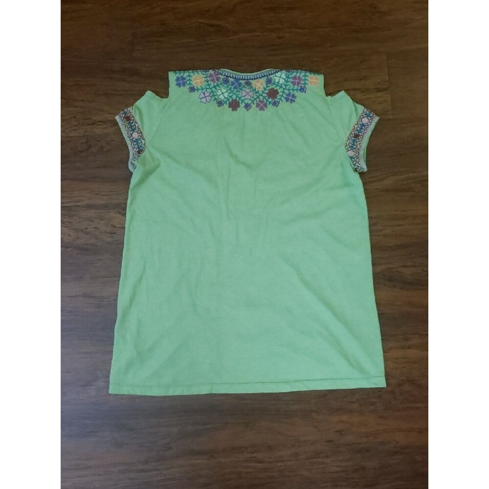 Johnny Was Cold Shoulder Embroidered V-Neck Top Size Small Light Green Boho - Picture 7 of 7